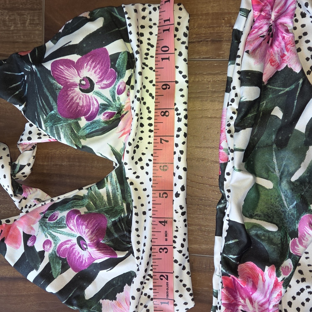 Kaikini Swim Set With Bikini Bottom, Top, And Rashguard, Size S - Picture 3 of 5